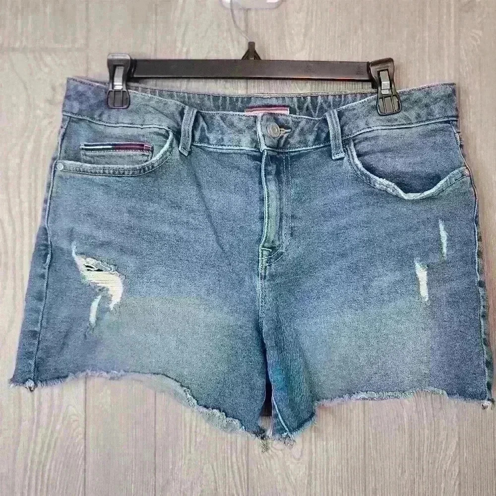 ♡Vintage women's Tommy Hilfiger denim shorts size 10 C-4